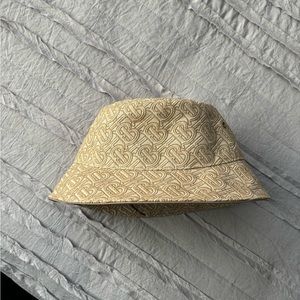 Burberry Embroidered Bucket Hat L Soft Fawn